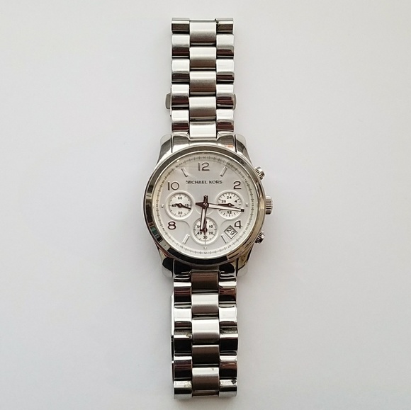 Michael Kors Chronograph Watch - Picture 2 of 8